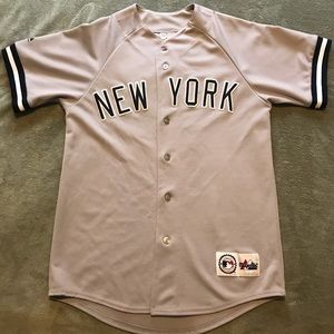 New York Yankees jersey.